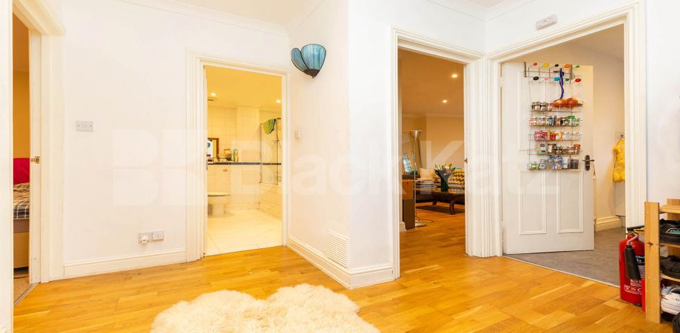 			CONVERTED HOUSE IN CAMDEN SQUARE!, 2 Bedroom, 1 bath, 1 reception Ground Floor Flat			 Cantelowes Road, CAMDEN SQUARE